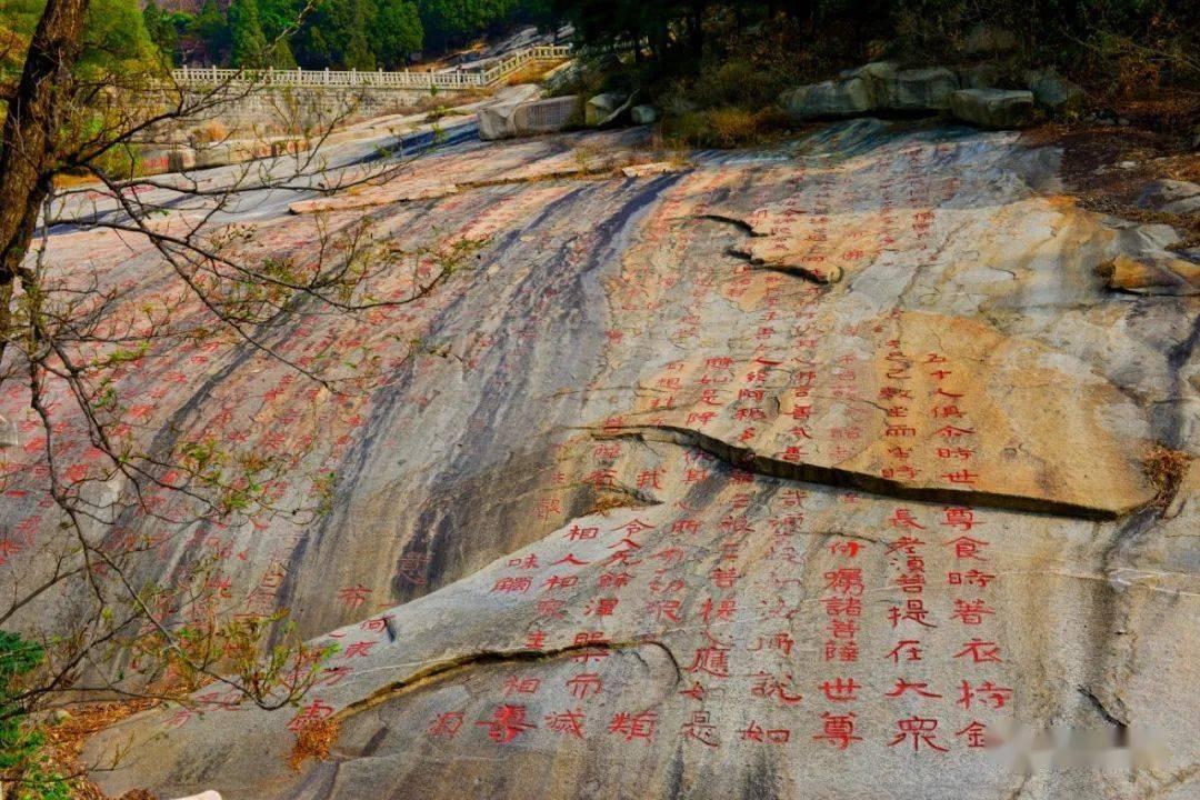 上班给男生递东西时碰到我的手是无意的还是故意的？游戏画面